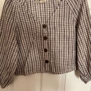 Pull & Bear top withwooden button details - XS